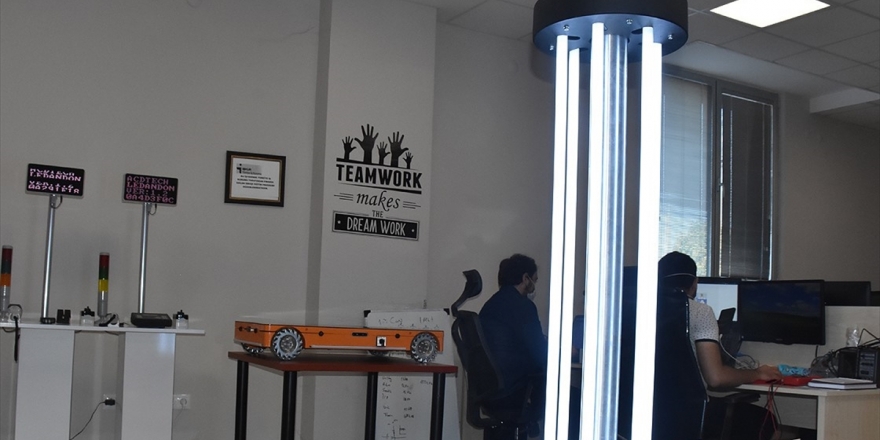 Kovid-19'dan Korunmak İçin 'Temassız' Dezenfeksiyon Robotu Geliştirdiler