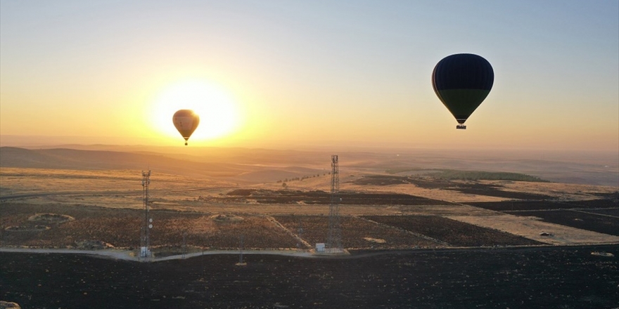 Göbeklitepe'de Sıcak Hava Balonuyla Resmi Uçuşlar Başladı