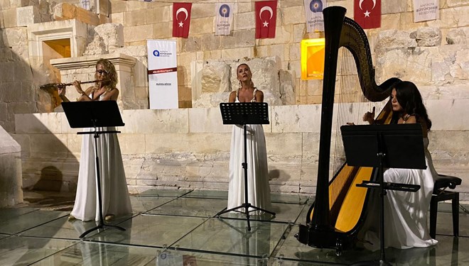 Trio Patara Grubu ilk konserini Patara'daki meclis binasında verdi