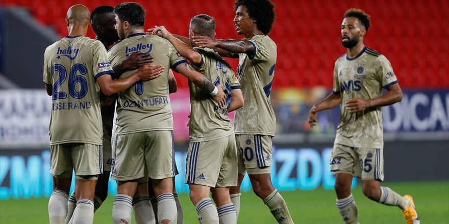 Göztepe'yi Mağlup Eden Fenerbahçe İlk Kez 3 Gol Atarak Kazandı