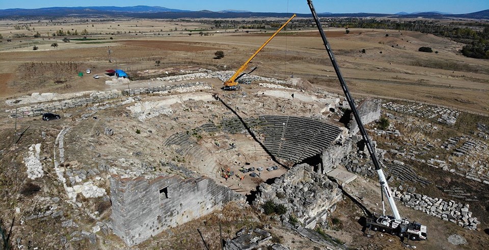 Arkeologlardan Aizanoi'nin tiyatrosuna Antik Çağ dokunuşu