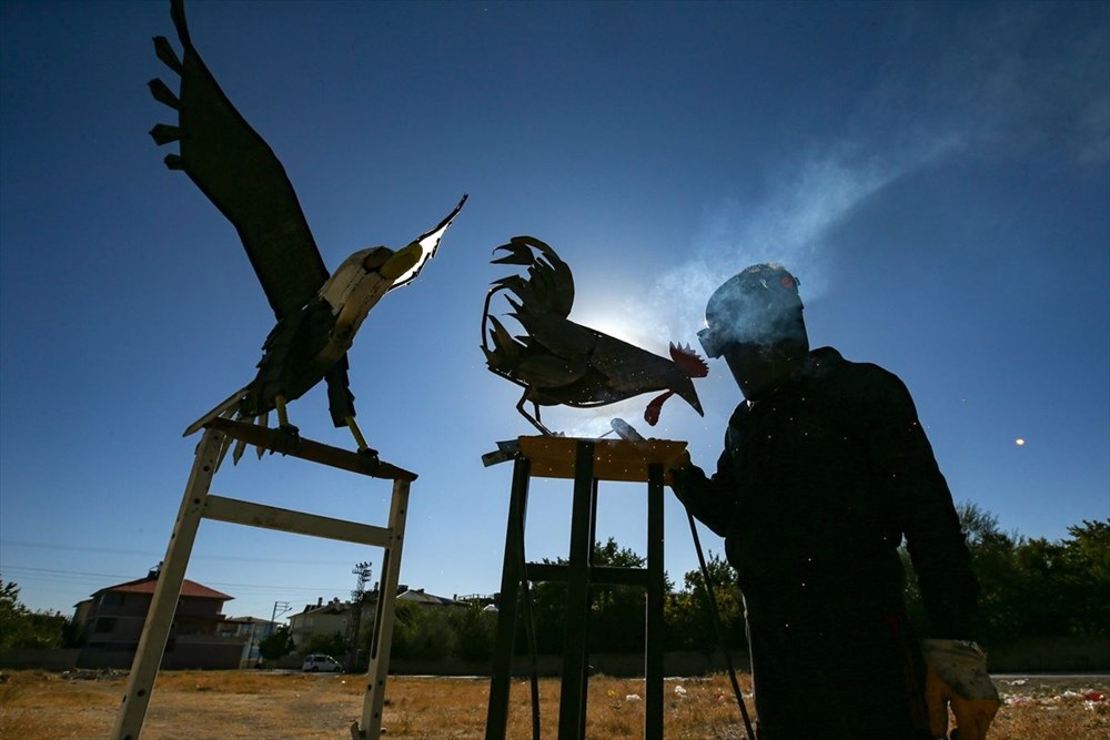 İranlı heykeltıraş Ali Mutii hurdaları sanata dönüştürüyor