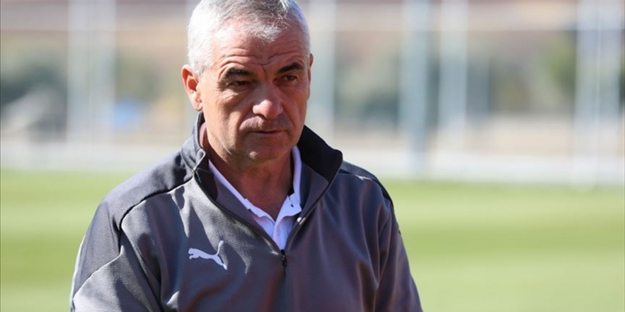 Sivasspor Teknik Direktörü Çalımbay Avrupa Ligi'nde Takımına Güveniyor