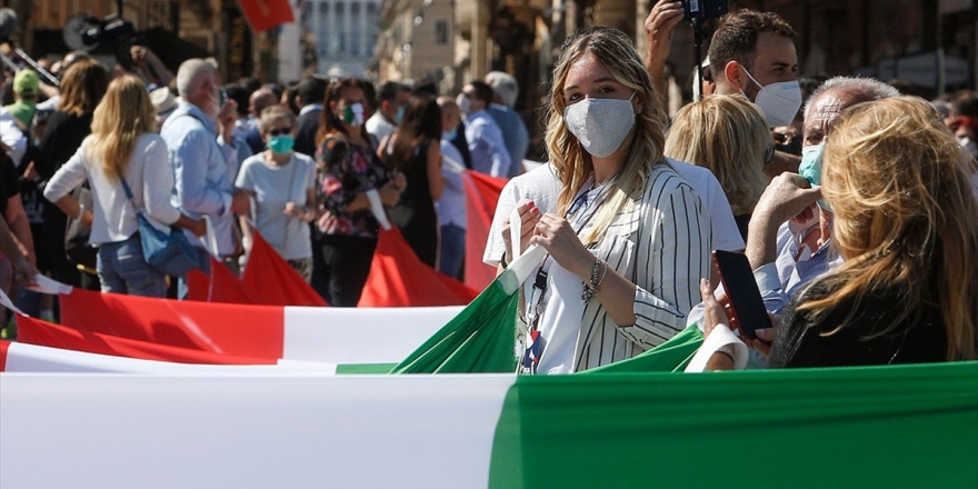 İtalya'da Kovid-19 Salgınında En Yüksek Günlük Vaka Sayısına Ulaşıldı