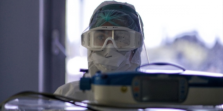 Türkiye'de Son 24 Saatte 2102 Kişiye Kovid-19 Hastalık Tanısı Konuldu