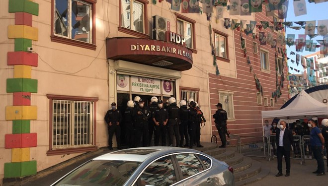 HDP Diyarbakır il eş başkanları gözaltına alındı