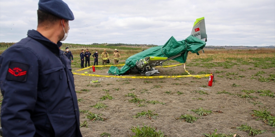 Büyükçekmece’de Boş Araziye Düşen Eğitim Uçağının Pilotu Hayatını Kaybetti