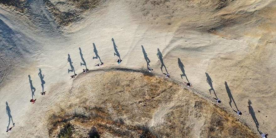 Geleceğin Yıldız Atletleri Yarışlara Kapadokya'nın Engebeli Arazilerinde Hazırlanıyor