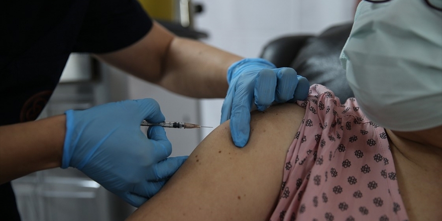 Kovid-19'a Karşı Geliştirilen Faz 3 Aşamasındaki Aşı Ankara'da Gönüllülere Uygulanmaya Başlandı