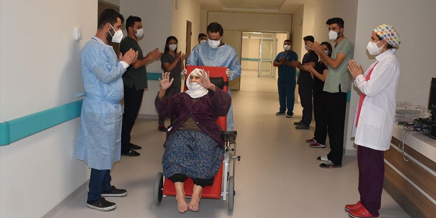 Şırnak'ta 120 Yaşındaki Kadın Koronavirüsü Yendi