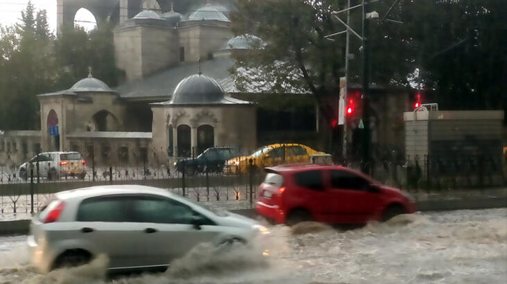 İstanbul'un Avrupa Yakası'nda sağanak etkili oldu