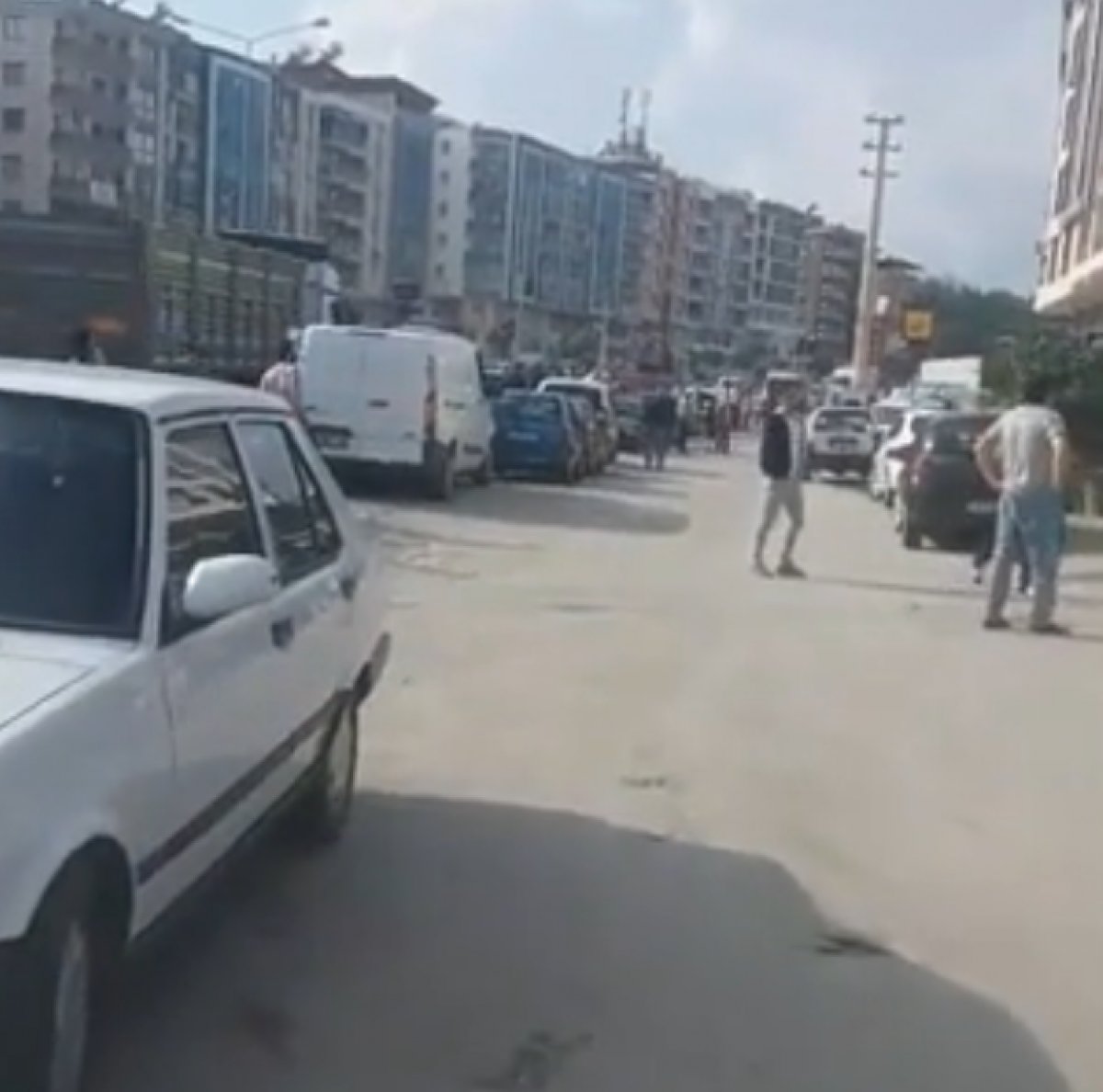 İzmirliler depremin ardından sokağa döküldü