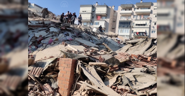 6.8'lik deprem İzmir'in canını yaktı