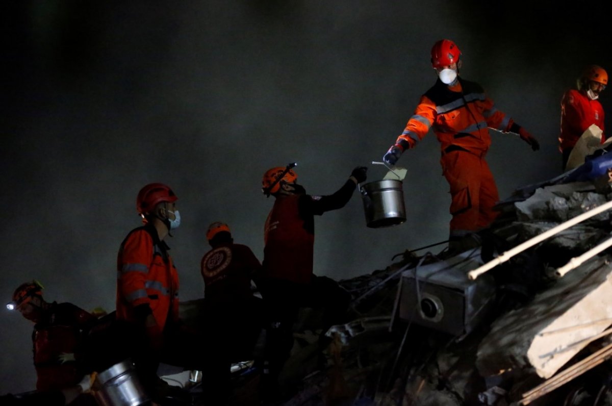 İzmir'de 6 bin 49 personel görevlendirildi