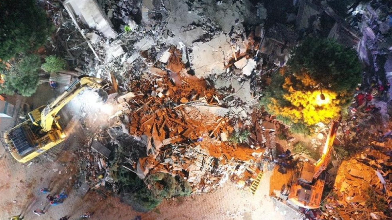 Artçı sarsıntılar sürüyor; 24 kişi hayatını kaybetti, 804 kişi yaralandı