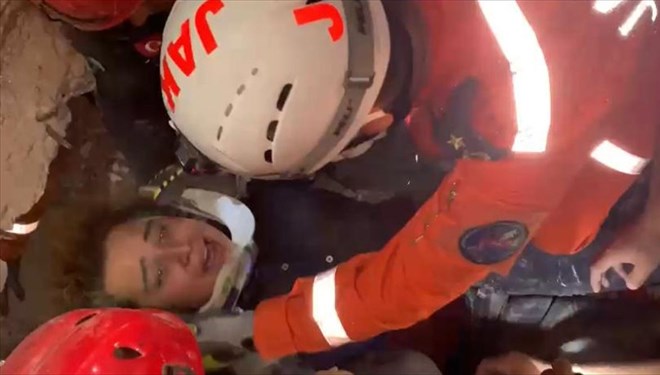 9,5 saat sonra Buse enkazdan kurtarıldı