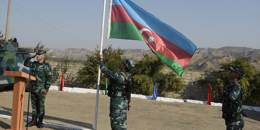 Azerbaycan, Ermenistan'ın İşgalinden Kurtarılan İran Sınırına Karakollar Kurdu