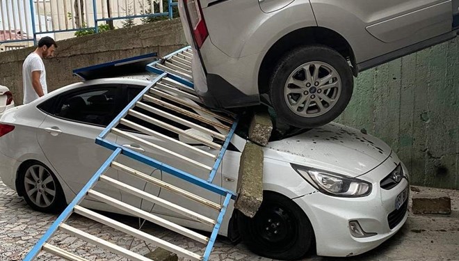 Aracın el frenini çekmeyi unutunca...