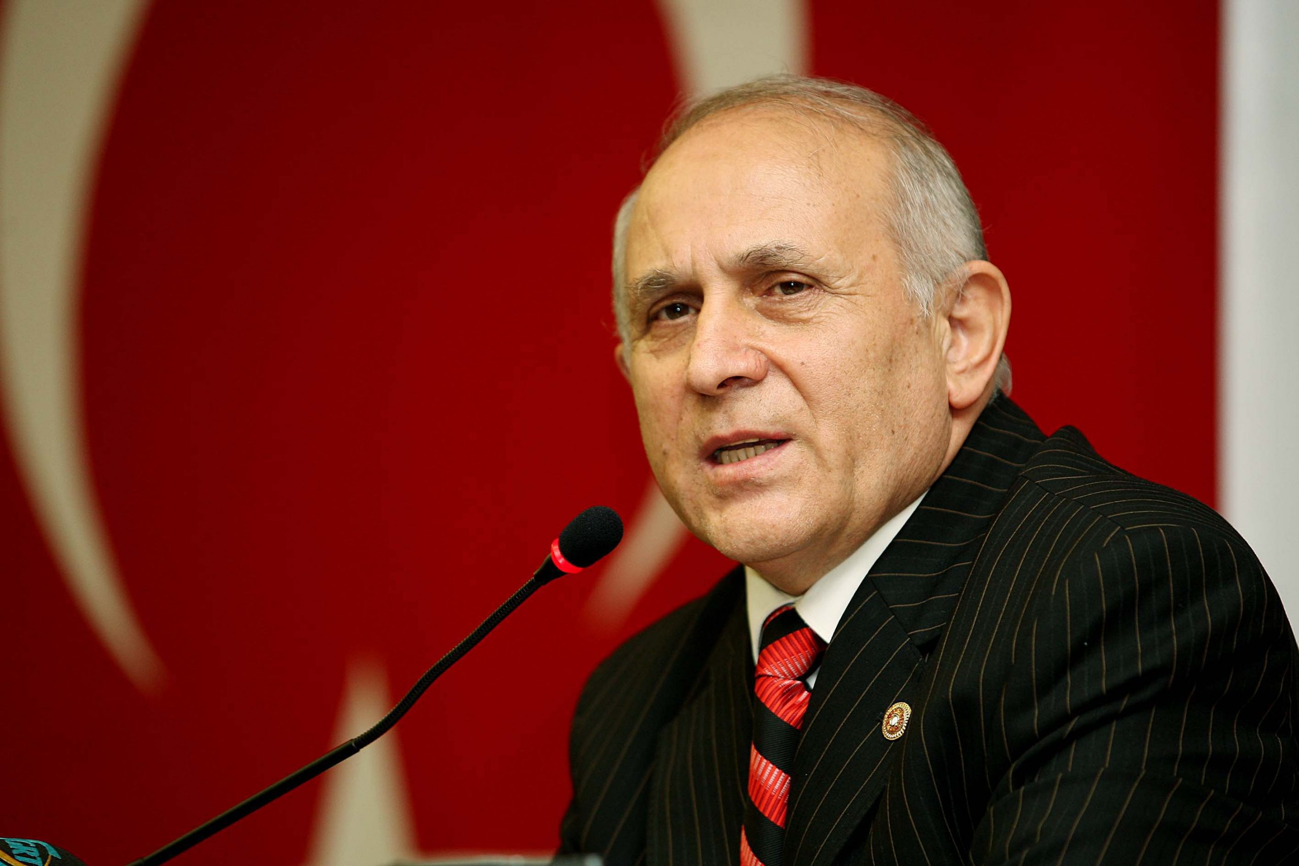 Burhan Kuzu vefat etti