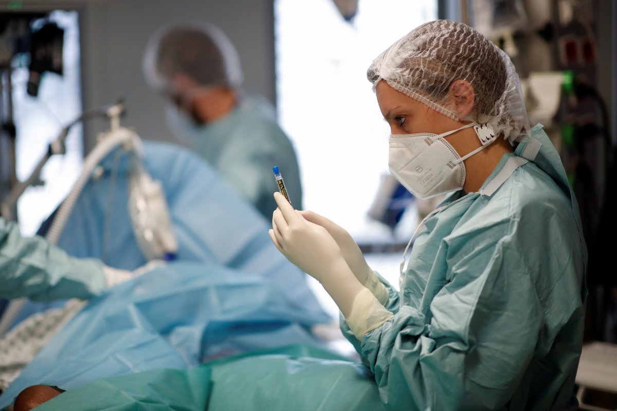 Fransa'da, son 24 saatte 49 bin 215 yeni vaka tespit edildi