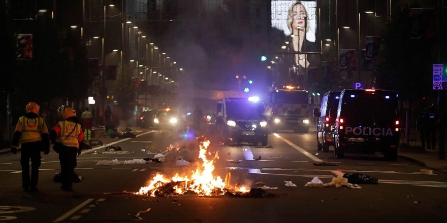 İspanya'daki Kovid-19 Önlemleri Karşıtı Gösterilerde 47 Kişi Gözaltına Alındı