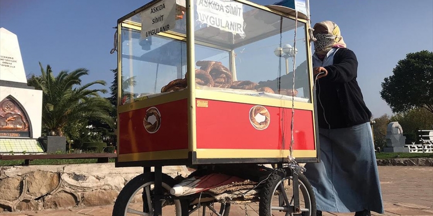 Simitçi Şöhret Teyze Ekmek Teknesiyle Kilometrelerce Yol Yürüyerek Geçimini Sağlıyor