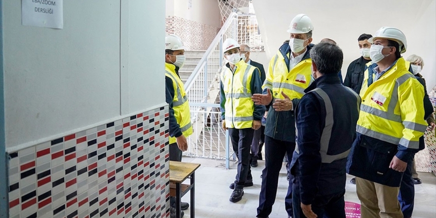 Milli Eğitim Bakanı Selçuk İzmir'deki Bazı Okullarda İnceleme Yaptı