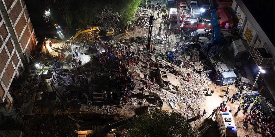 İzmir'de Bir Kişi Daha Yaralı Olarak Enkazdan Çıkarıldı