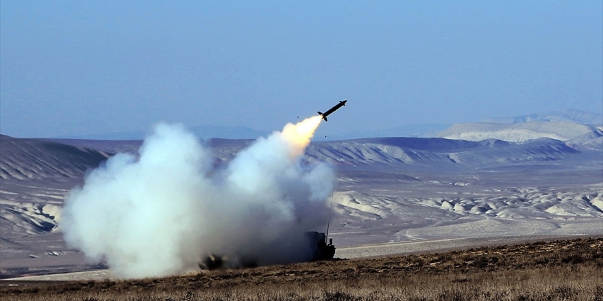 Azerbaycan Ordusu Ermenistan'a Ait Su-25 Savaş Uçağını Düşürdü