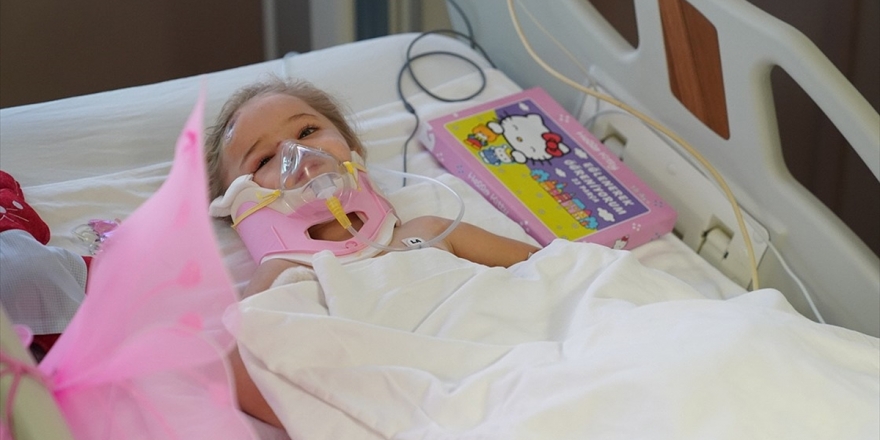 Depremden 65 Saat Sonra Enkazdan Çıkarılan Elif'ten Hayata Yeniden Merhaba