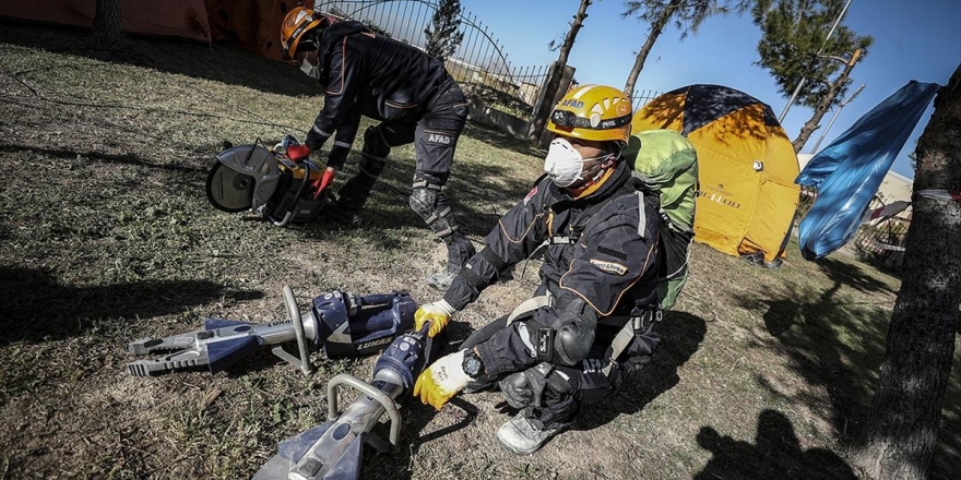 'Pelerinsiz Kahramanlar'ın Barınma Ve Koordinasyon Merkezi Aa Tarafından Görüntülendi