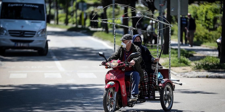 Bursa'da 65 Yaş Ve Üzeri Vatandaşlara Sokağa Çıkma Kısıtlaması Getirildi