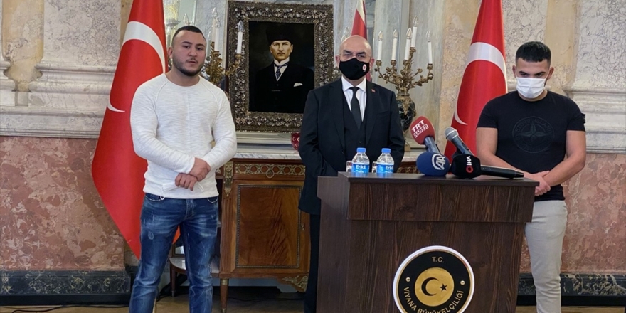 Viyana’daki Terör Saldırısında Polise Yardım Eden Türkler Avusturya Basınında Geniş Yer Buldu