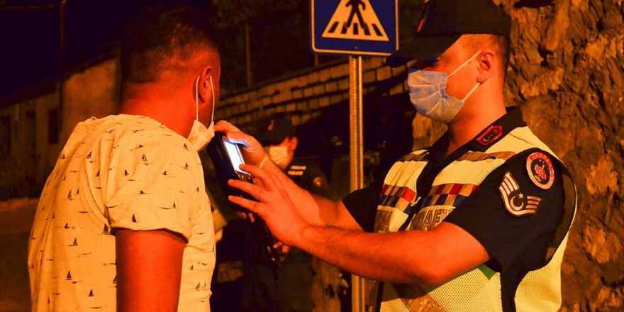 Ülke Genelindeki Alkol Denetiminde 1276 Kişinin Sürücü Belgesi Geçici Olarak Geri Alındı