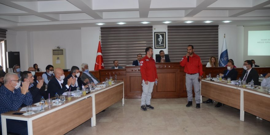 Kuşadası Belediye Meclisi Kahramanları Ağırladı