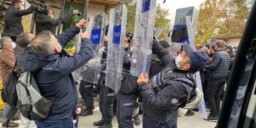 Disk Yöneticilerine TBMM Önünde Müdahele