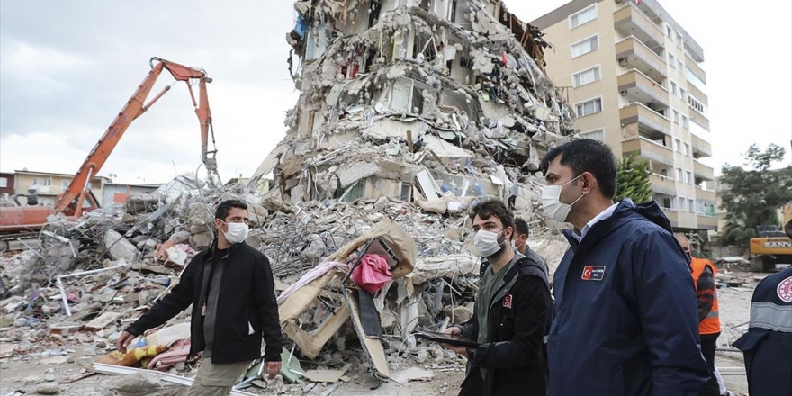 Bakan Kurum: İzmir'de Birçok Noktada Riskli Binaların Yıkım Süreci Devam Ediyor