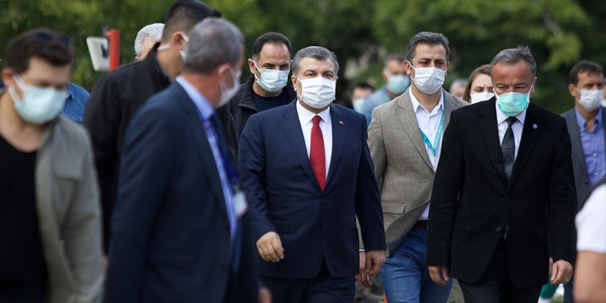 Bakan Koca: İzmir'de Tedavi Altında Olan 36 Vatandaşımız Var, 999 Vatandaşımız Taburcu Edildi