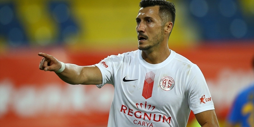 PFDK'den Antalyasporlu Futbolcu Adis Jahovic'e 2 Maç Men Cezası