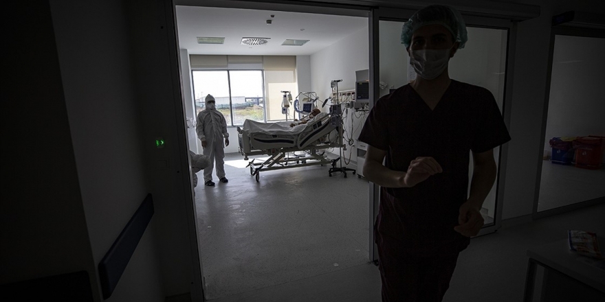 Türkiye'de Son 24 Saatte 2 Bin 311 Kişiye Kovid-19 Tanısı Konuldu, 81 Kişi Hayatını Kaybetti