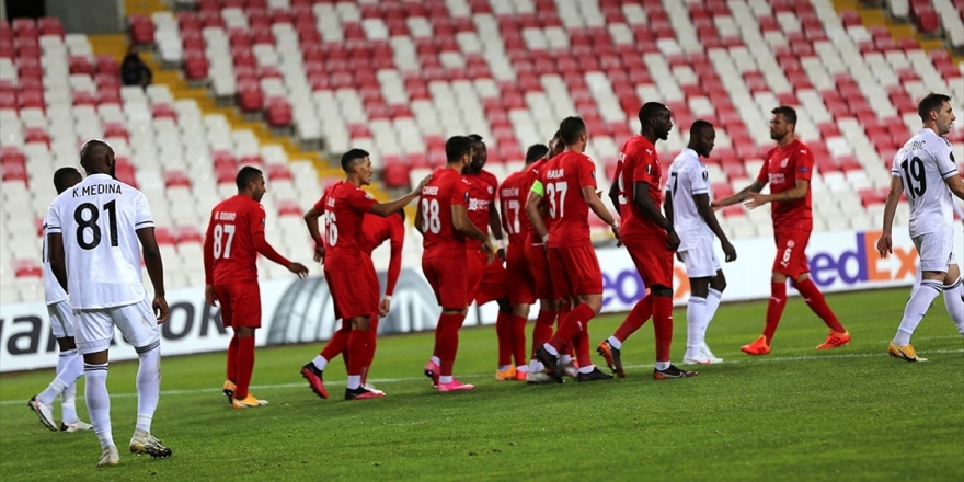Sivasspor Uefa Avrupa Ligi'nde Karabağ'ı 2-0 Yendi