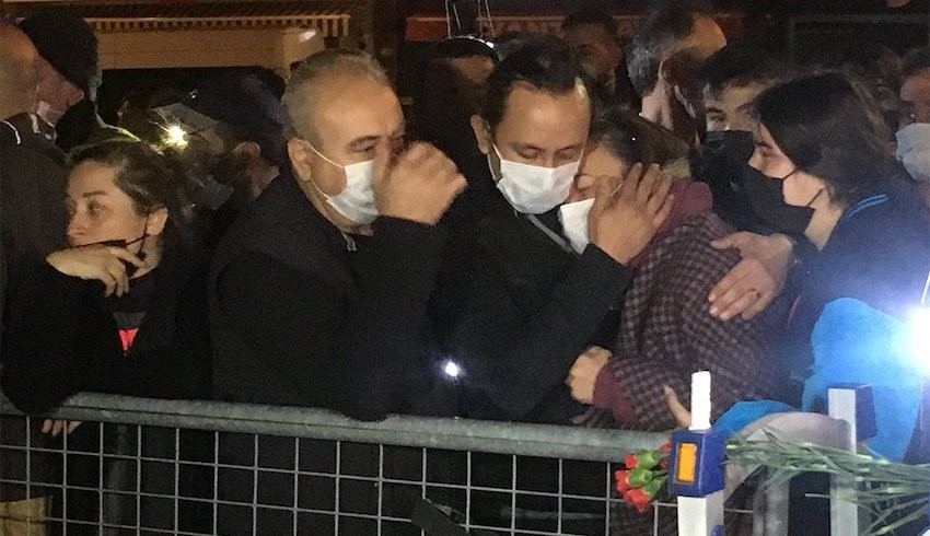 Rıza Bey Apartmanı önünde yürek burkan görüntüler