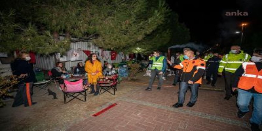 Tunç Soyer'den Depremzedelere Moral Ziyareti