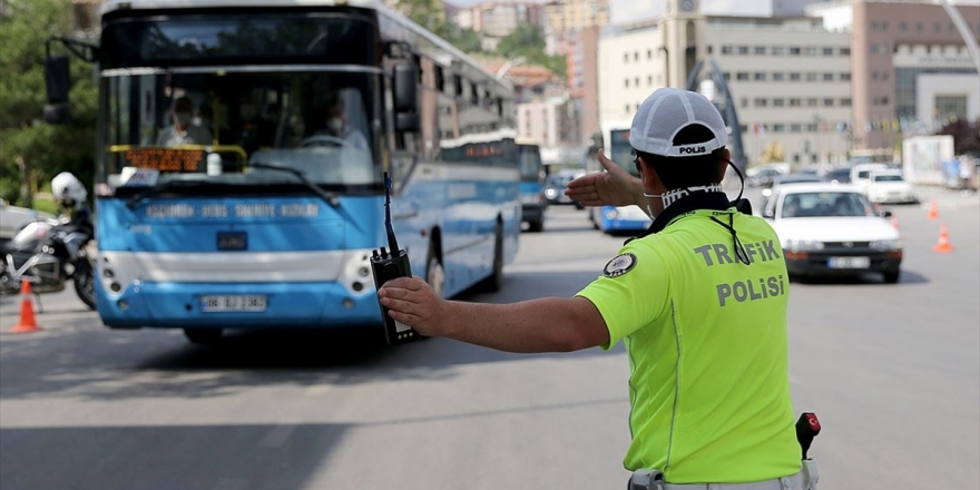 Kovid-19 Denetimlerinde 105 Toplu Ulaşım Aracı Ve 13 İş Yeri Faaliyetten Men Edildi