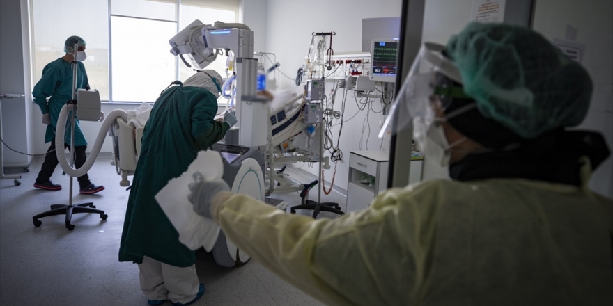 Türkiye'de Son 24 Saatte 2 Bin 516 Kişiye Kovid-19 Tanısı Konuldu, 84 Kişi Hayatını Kaybetti