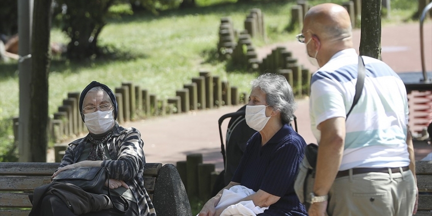 İstanbul'da 65 Yaş Ve Üstündekilere 10.00-­16.00 Saatleri Dışında Sokağa Çıkma Kısıtlaması