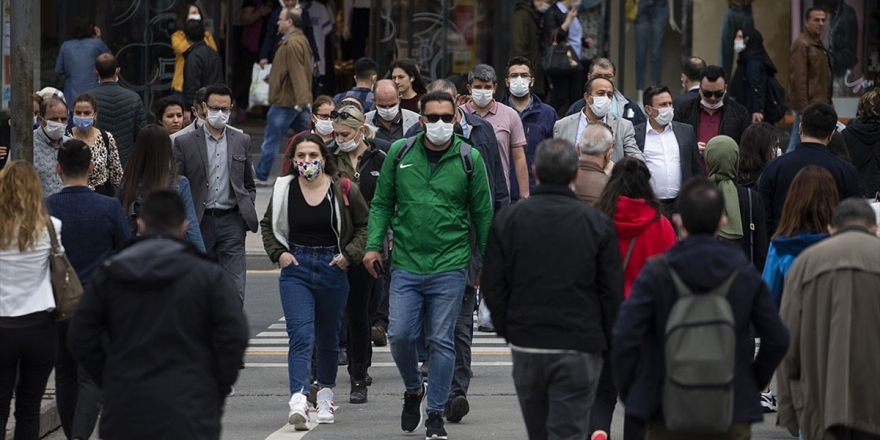 Yarından İtibaren Tüm İllerde Yoğun Cadde, Sokak Ve Durak Gibi Alanlarda Sigara İçme Yasağı Getirilecek