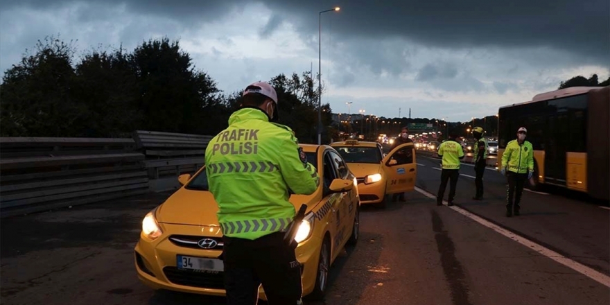 Koronavirüs Tedbirlerine Uymayan 4 Bin 922 Kişiye Ceza Verildi