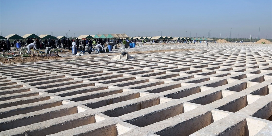 İran'da Son 24 Saatte 459 Kişi Kovid-19'dan Hayatını Kaybetti