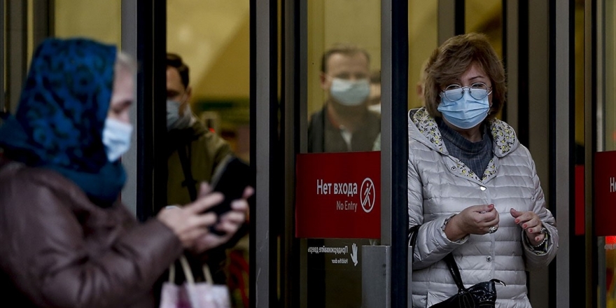 Rusya'da Kovid-19 Vaka Sayısı 1 Milyon 925 Bini Geçti